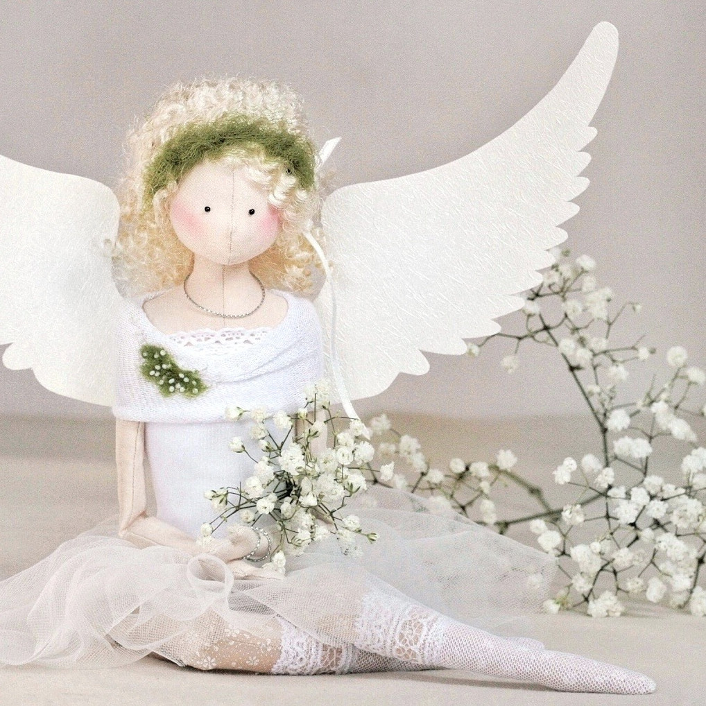 Forsycja wśród kwiatów