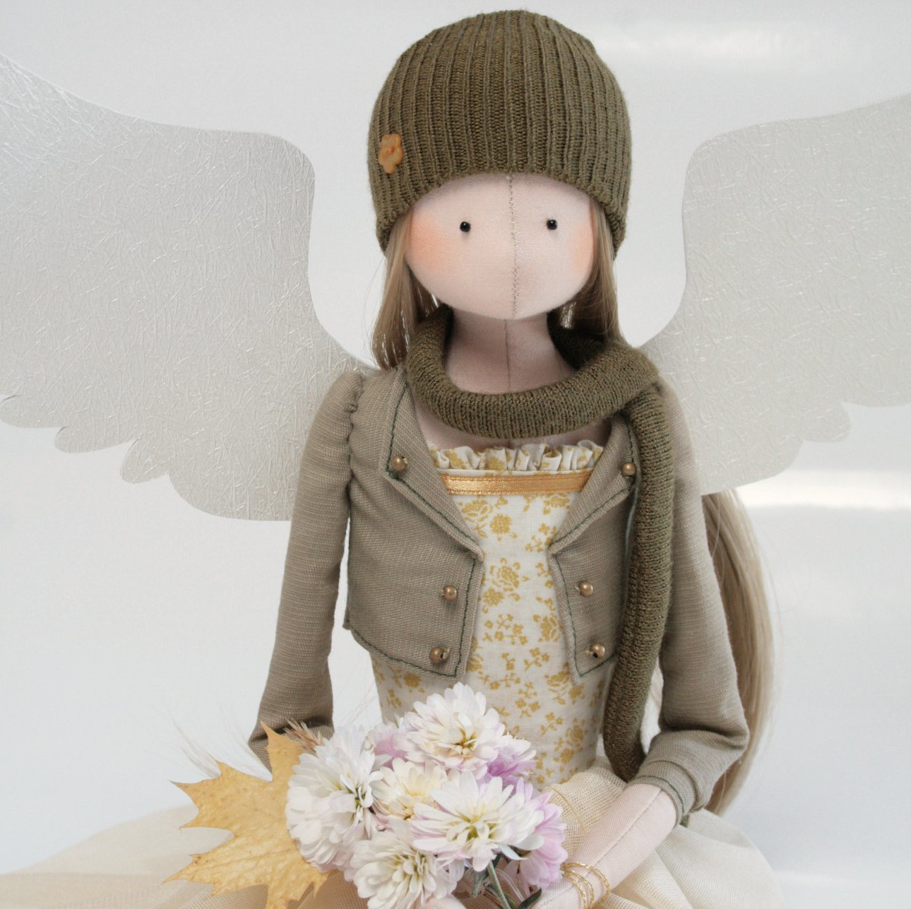 Chryzanta z bukietem chryzantem