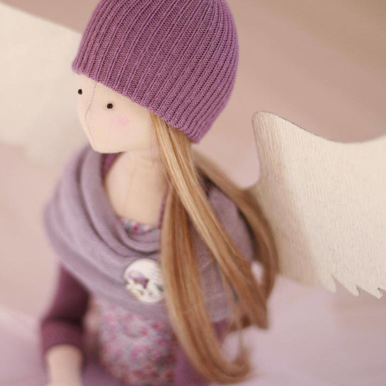 Wioletta pozuje do obrazu